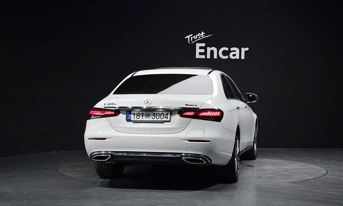 Mercedes-Benz E-Class — фото 7