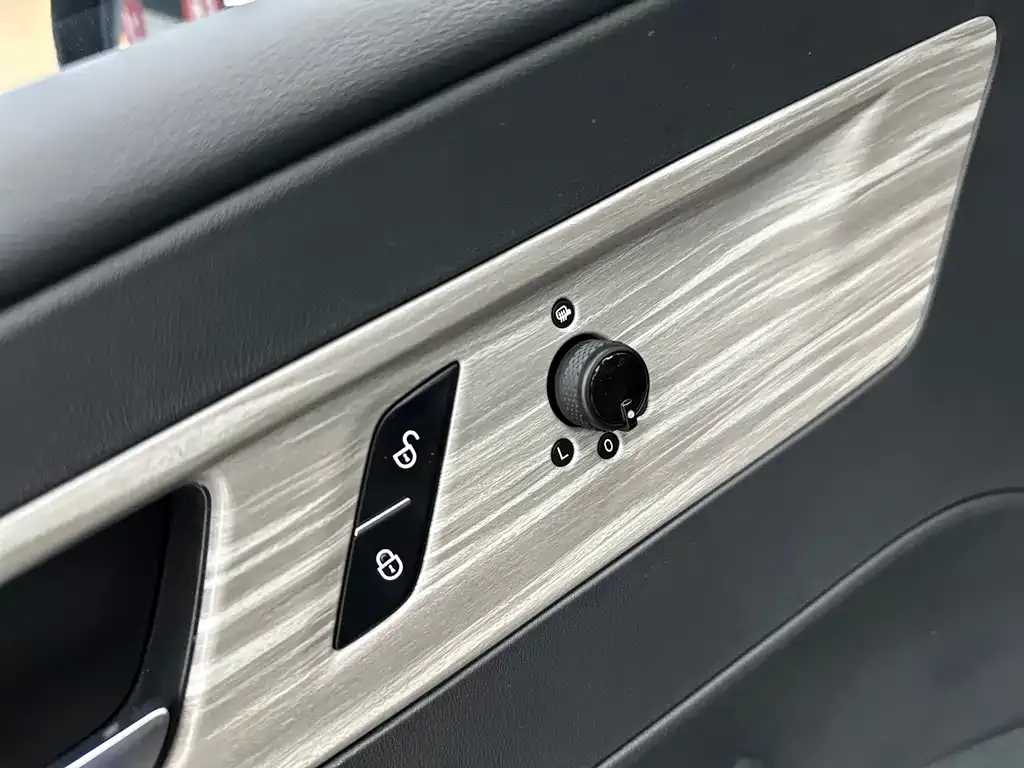 Hongqi E-QM5 — фото 8