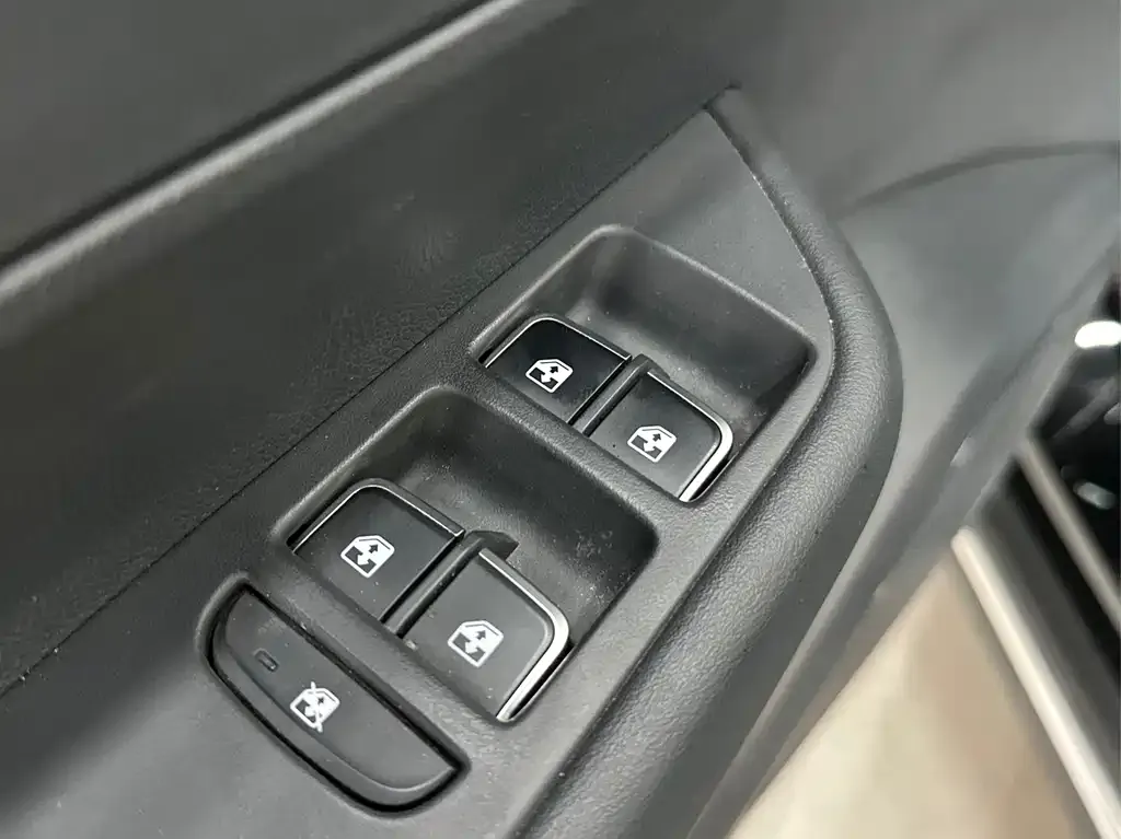 Hongqi E-QM5 — фото 2