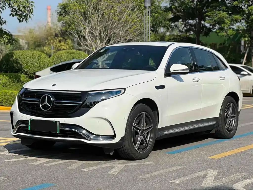 Mercedes-Benz EQC — фото 1
