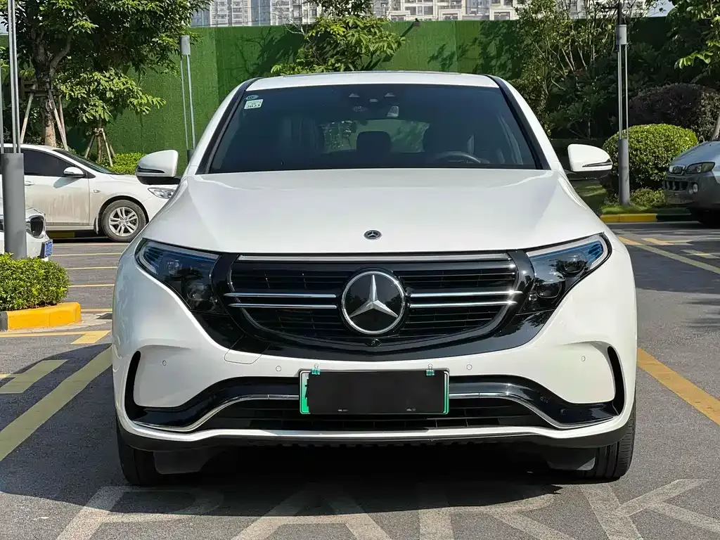 Mercedes-Benz EQC — фото 9