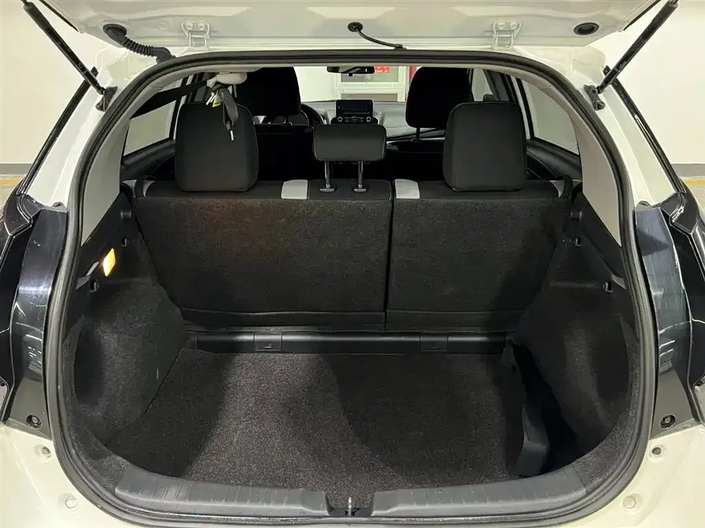 Toyota Yaris L — фото 6