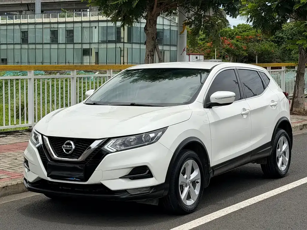 Nissan Qashqai — фото 1