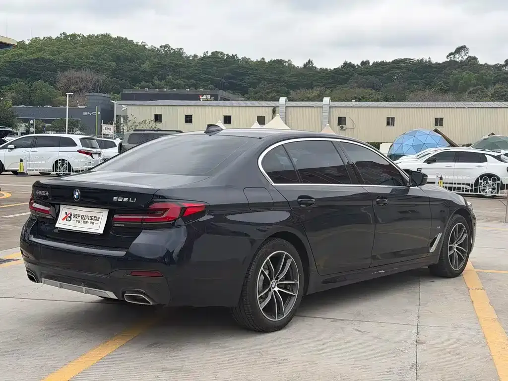 BMW 5 Series — фото 4