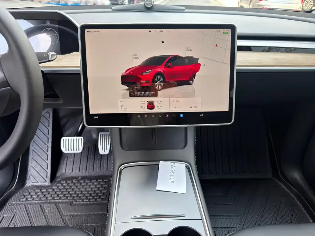 Tesla Model Y — фото 10