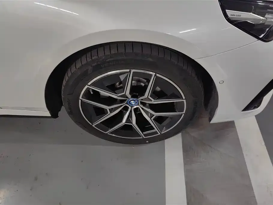 BMW i5 — фото 3