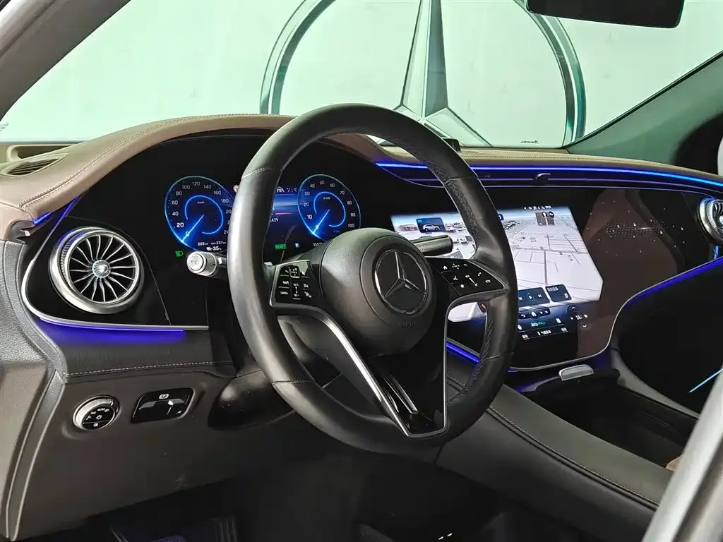 Mercedes-Benz EQS SUV — фото 4