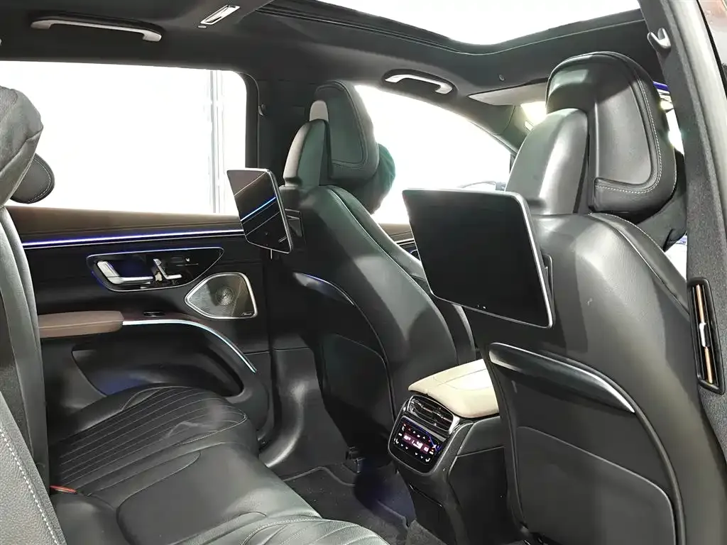 Mercedes-Benz EQS SUV — фото 8