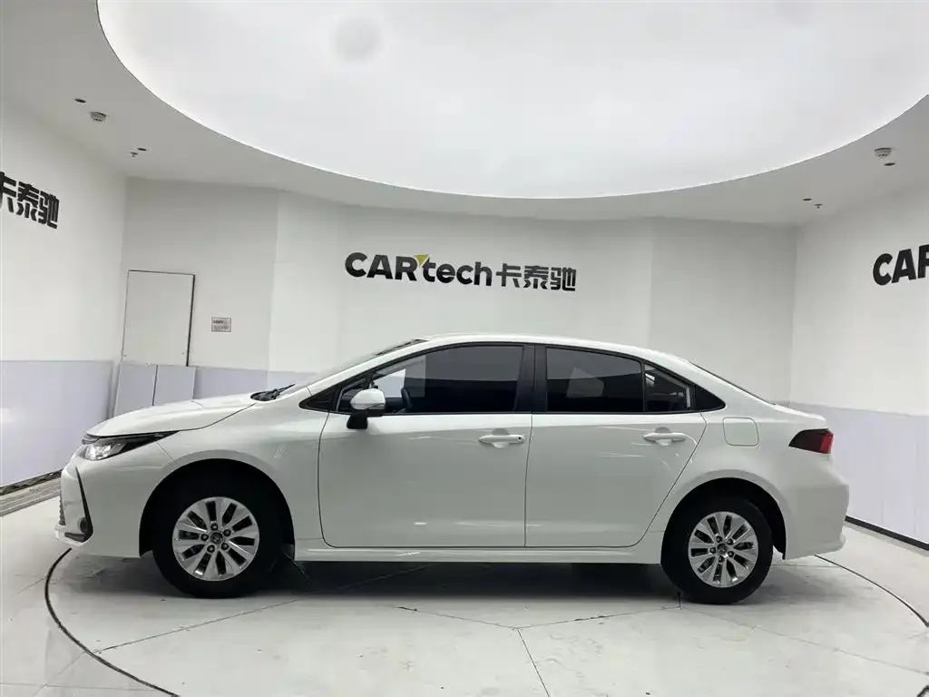 Toyota Corolla — фото 1