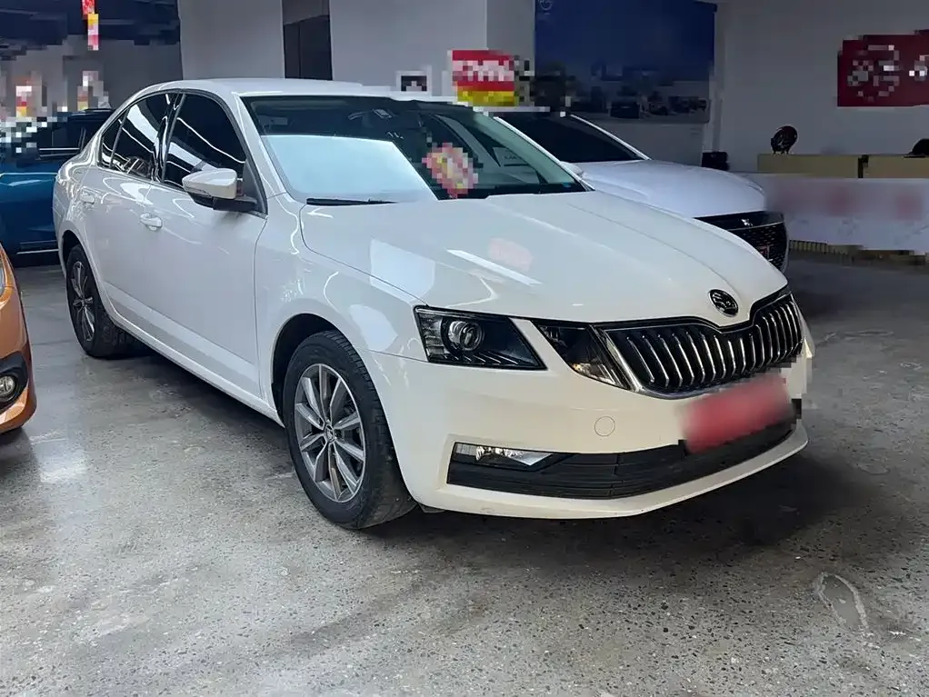Skoda Octavia — фото 2