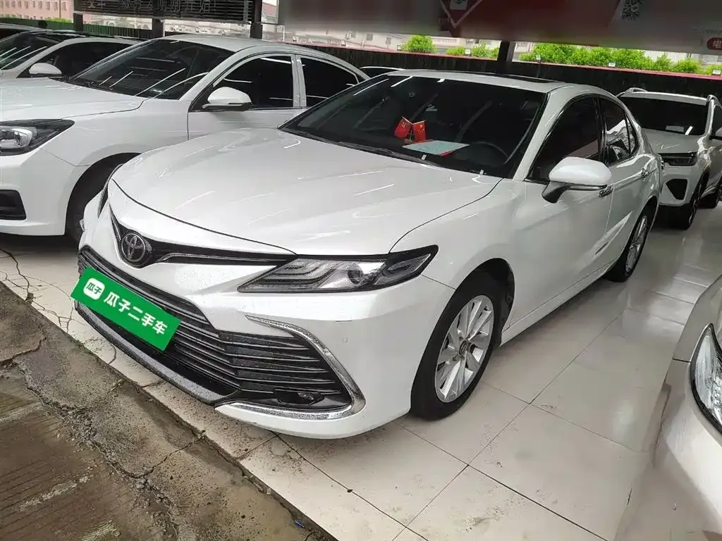 Toyota Camry — фото 1