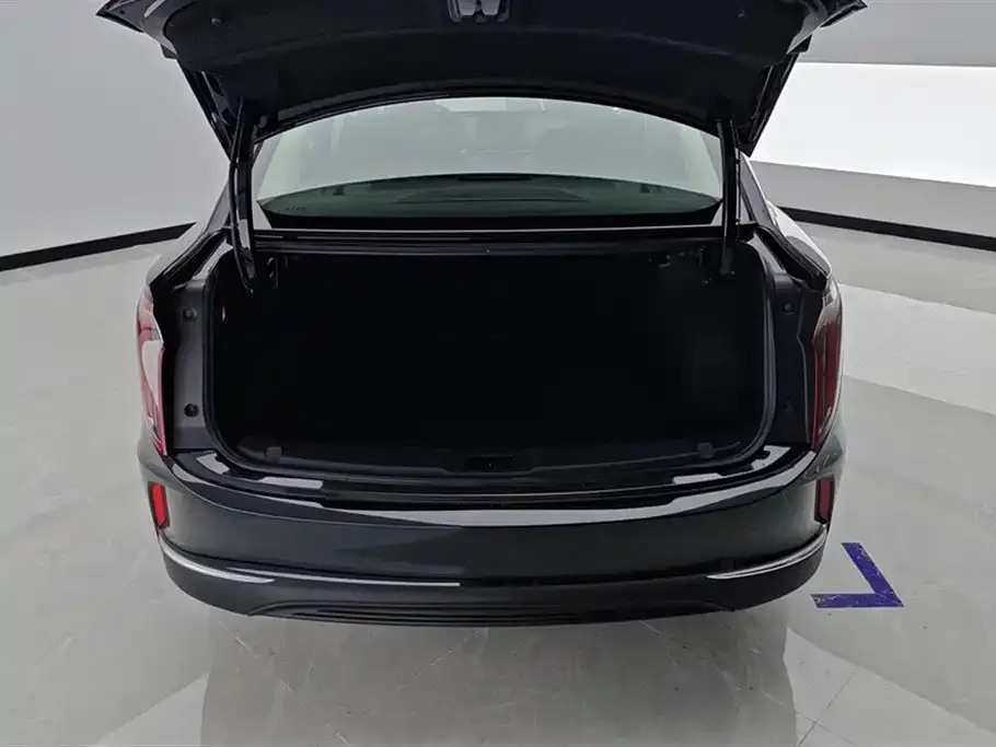 Hongqi E-QM5 — фото 3