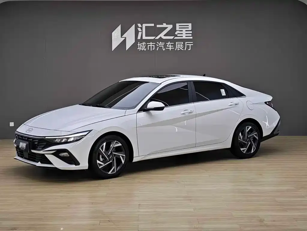 Hyundai Elantra — фото 1