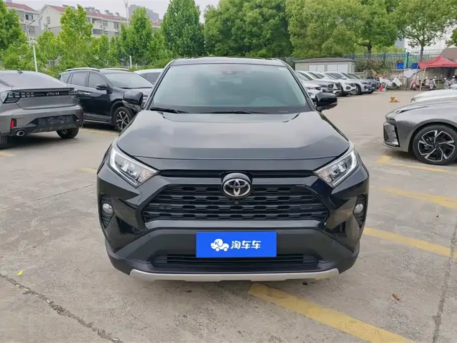 Toyota RAV4 — фото 8