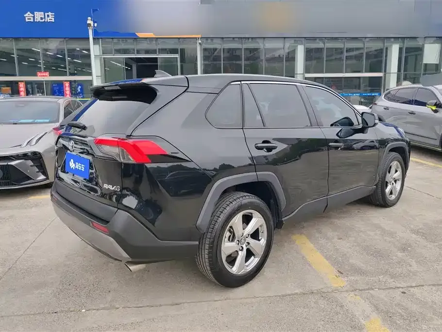 Toyota RAV4 — фото 2