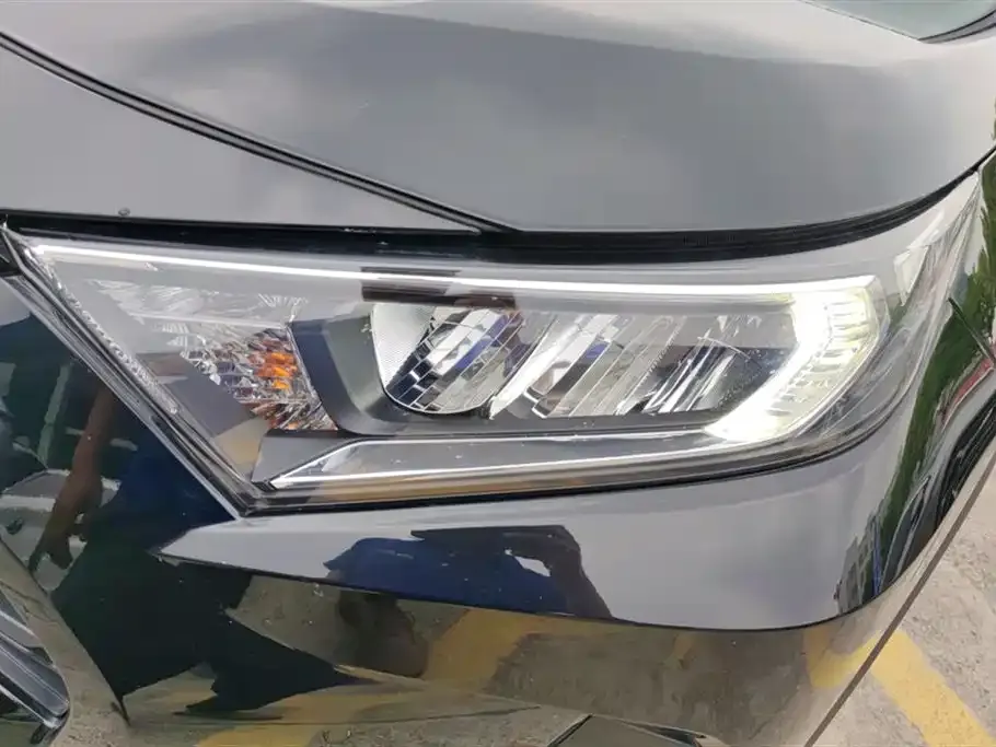 Toyota RAV4 — фото 6