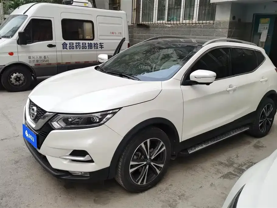 Nissan Qashqai — фото 1