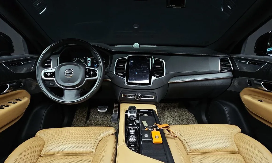 Volvo XC90 — фото 10