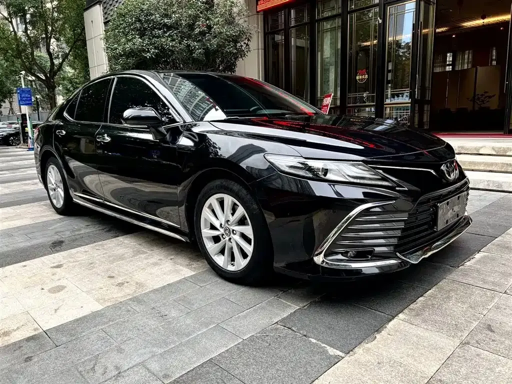 Toyota Camry — фото 9