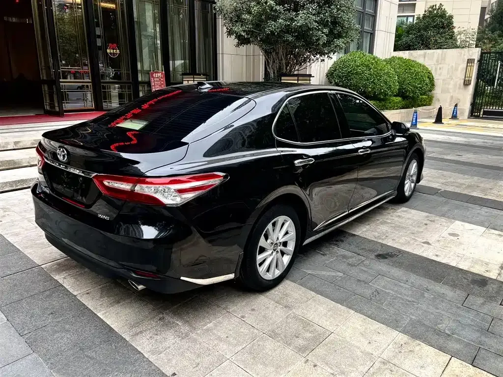 Toyota Camry — фото 8