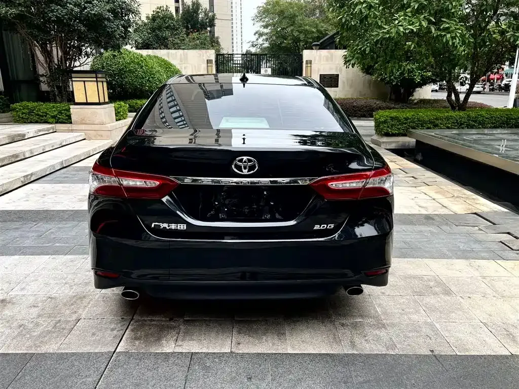 Toyota Camry — фото 3