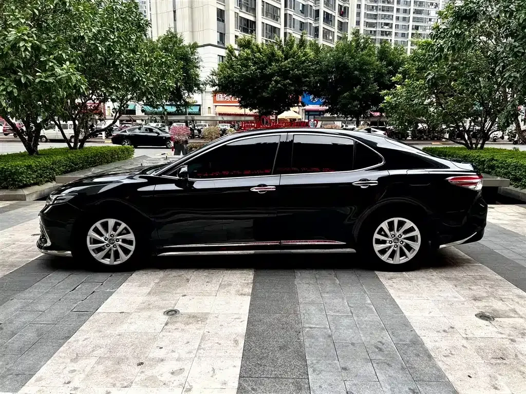 Toyota Camry — фото 7
