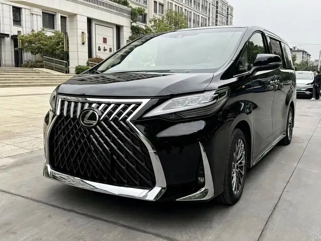 Toyota Vellfire — фото 1