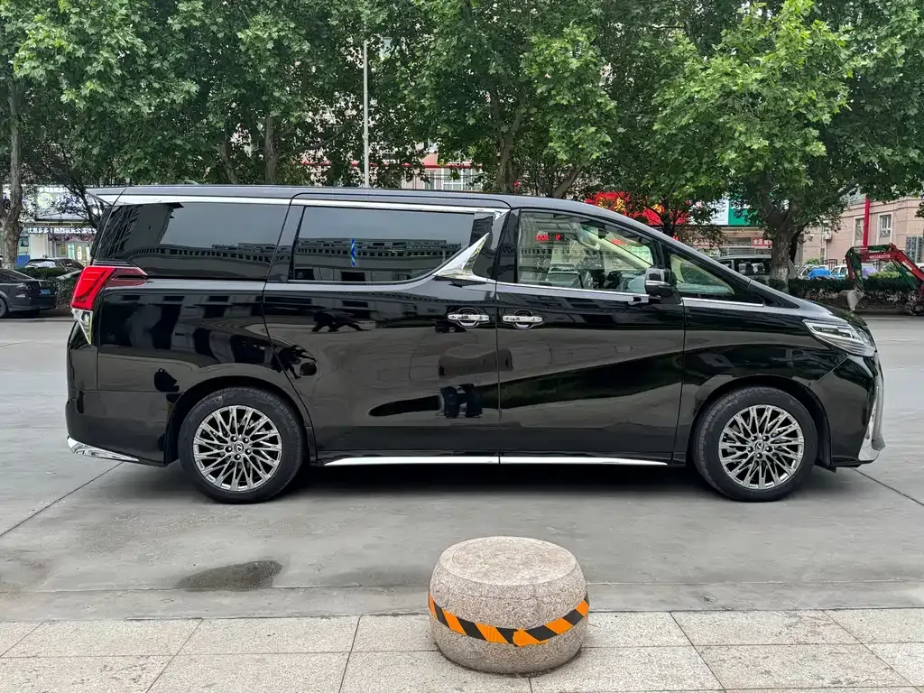Toyota Vellfire — фото 8