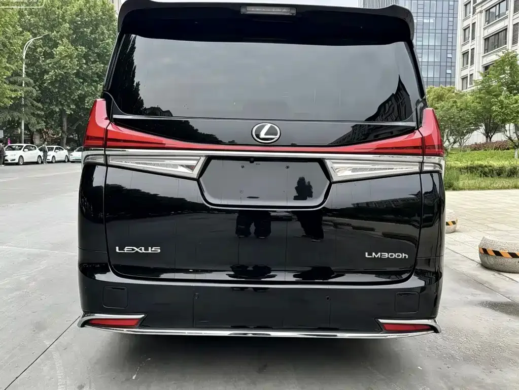 Toyota Vellfire — фото 10