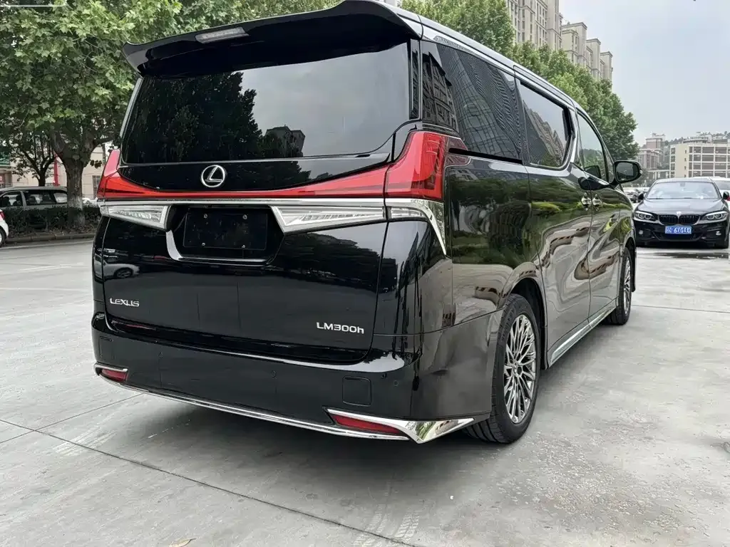 Toyota Vellfire — фото 9