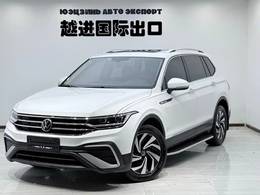 Volkswagen Tiguan L — фото 1
