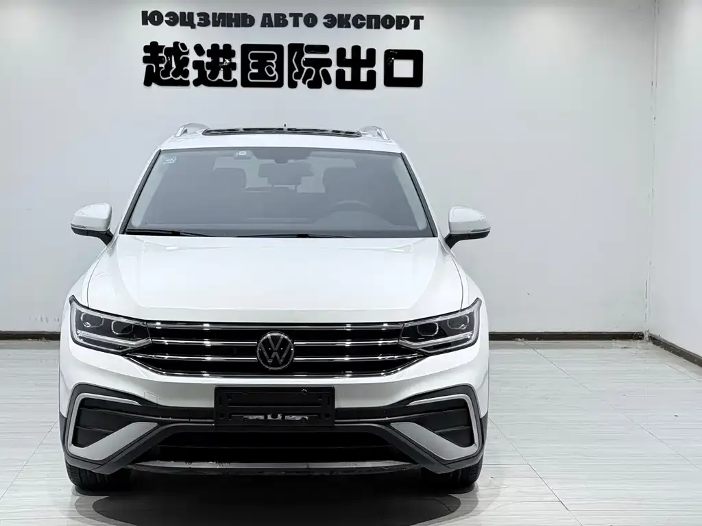 Volkswagen Tiguan L — фото 2