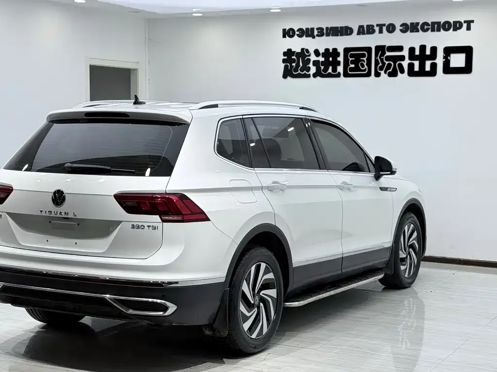 Volkswagen Tiguan L — фото 9