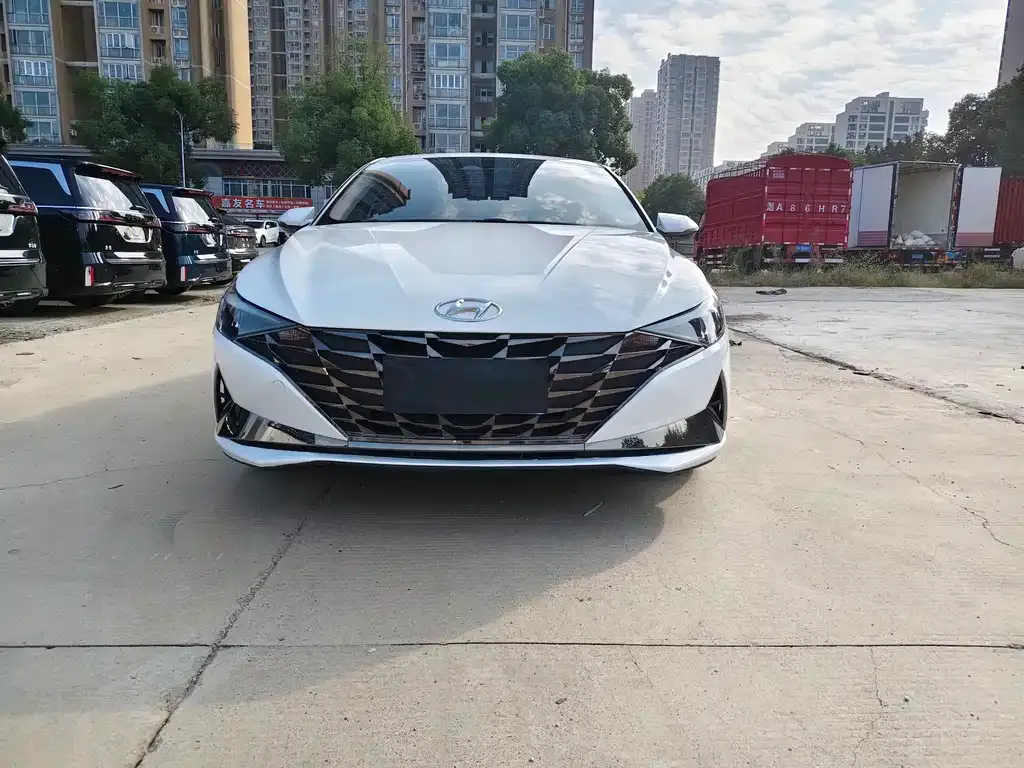 Hyundai Elantra — фото 7