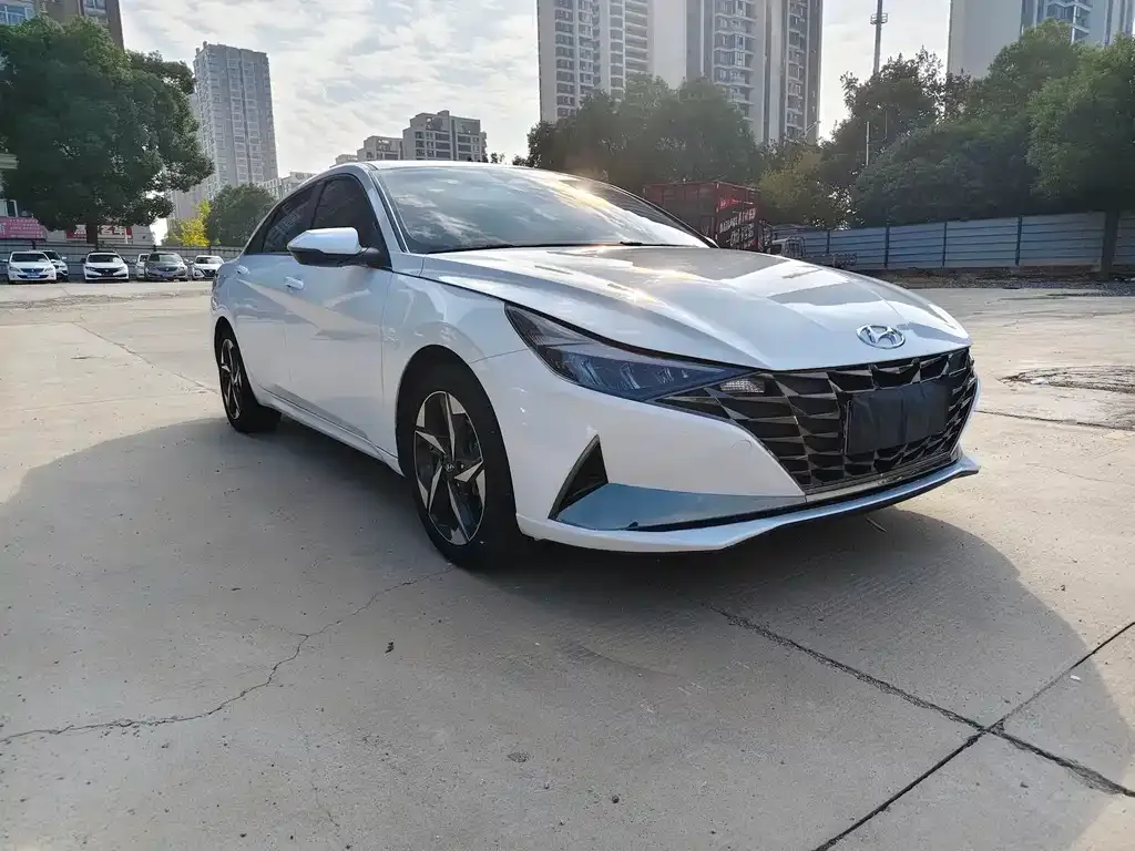 Hyundai Elantra — фото 3