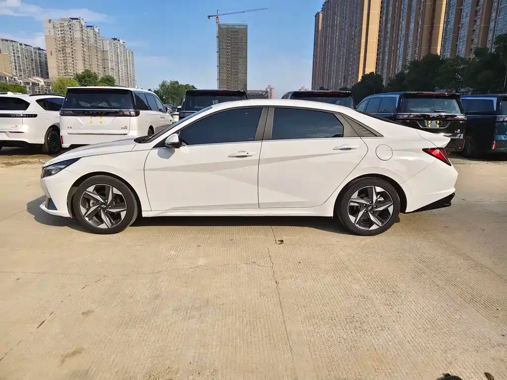 Hyundai Elantra — фото 4