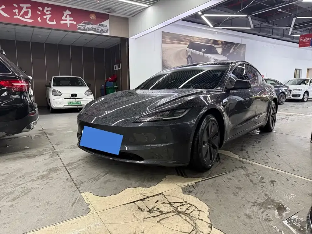 Tesla Model 3 — фото 1