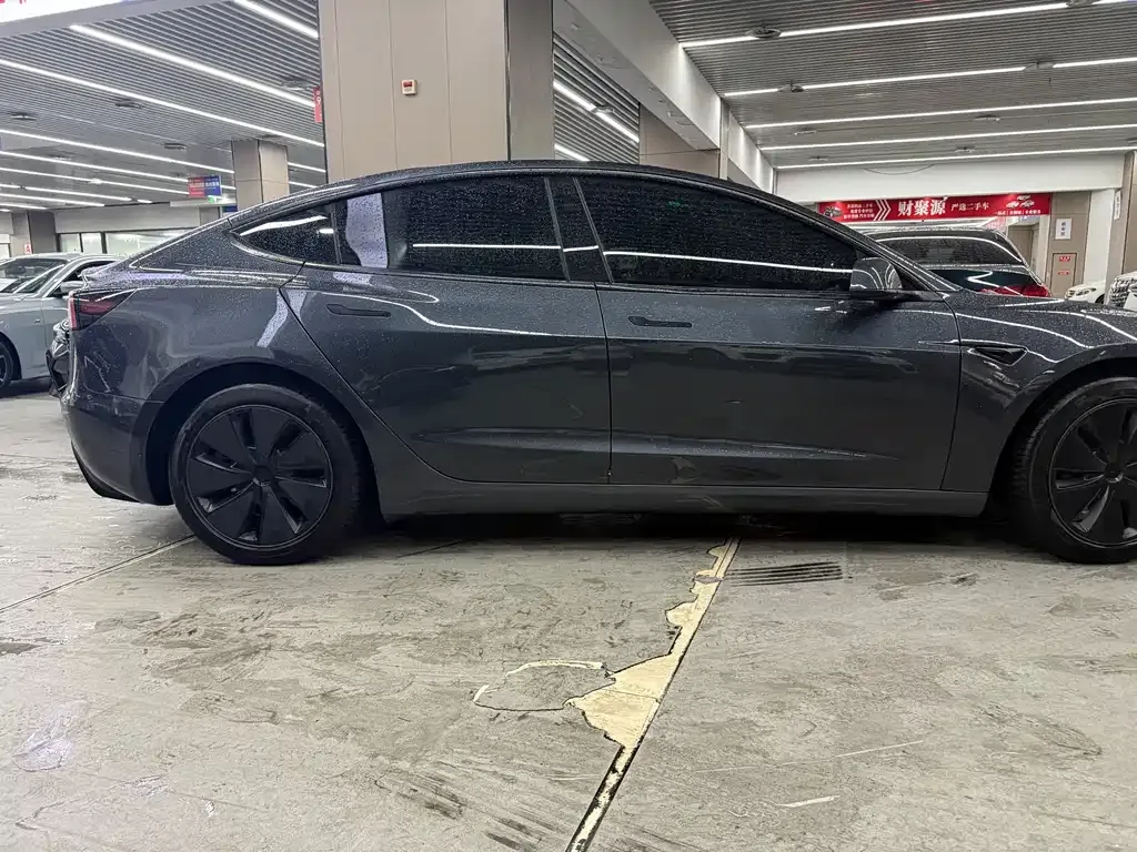 Tesla Model 3 — фото 8