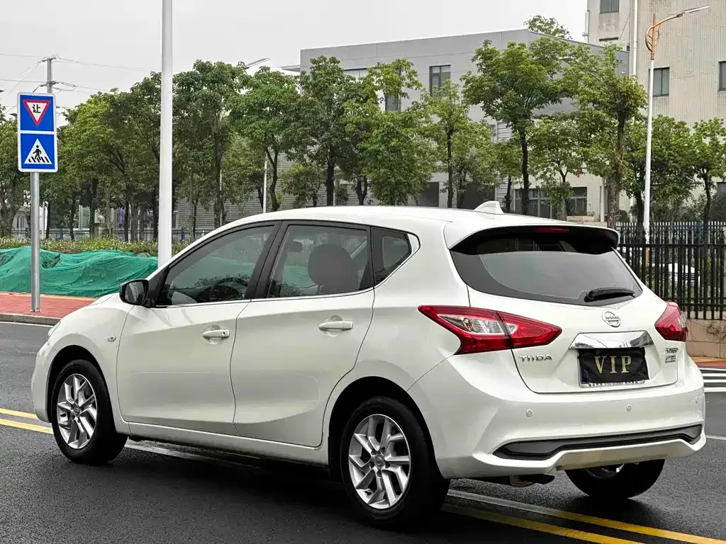 Nissan Tiida — фото 6
