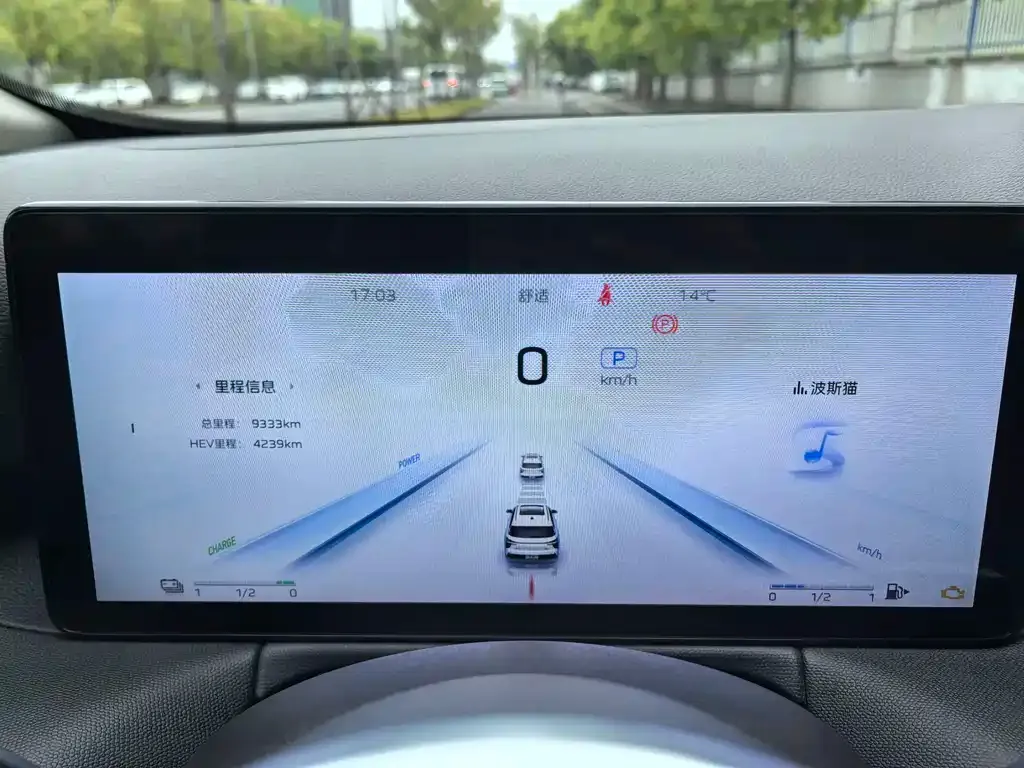 Hongqi HS3 PHEV — фото 3