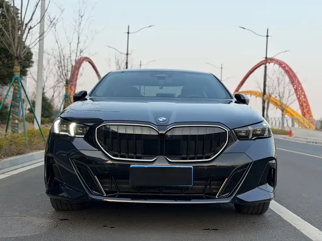 BMW 5 Series — фото 2