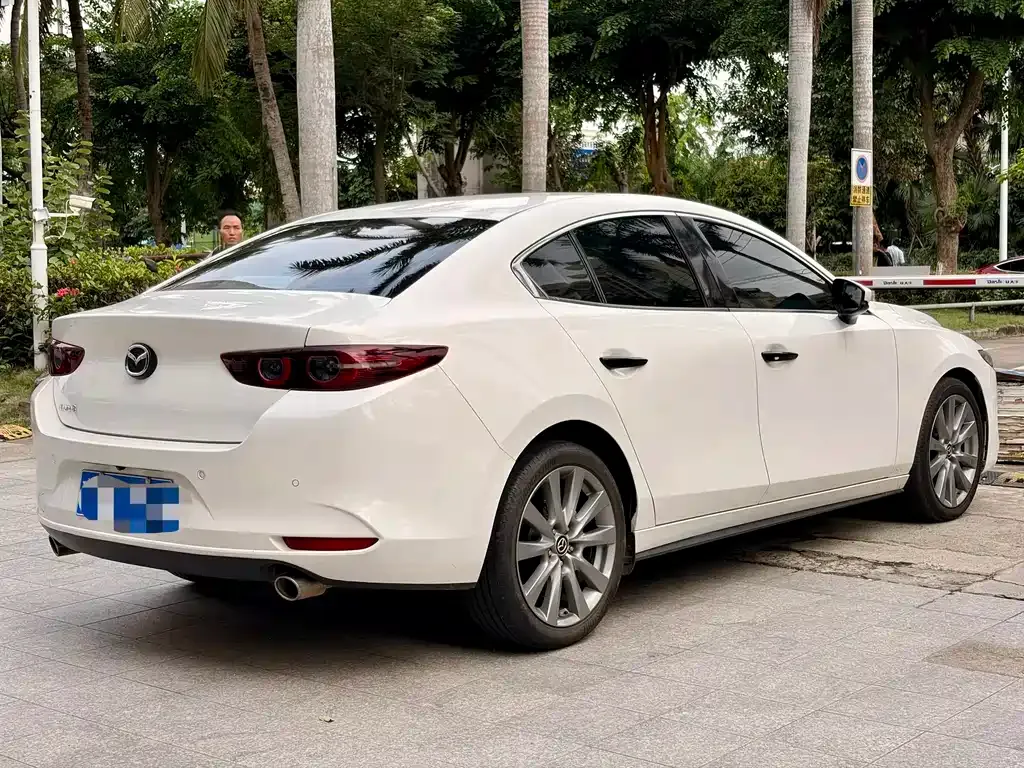 Mazda 3 Axela — фото 2