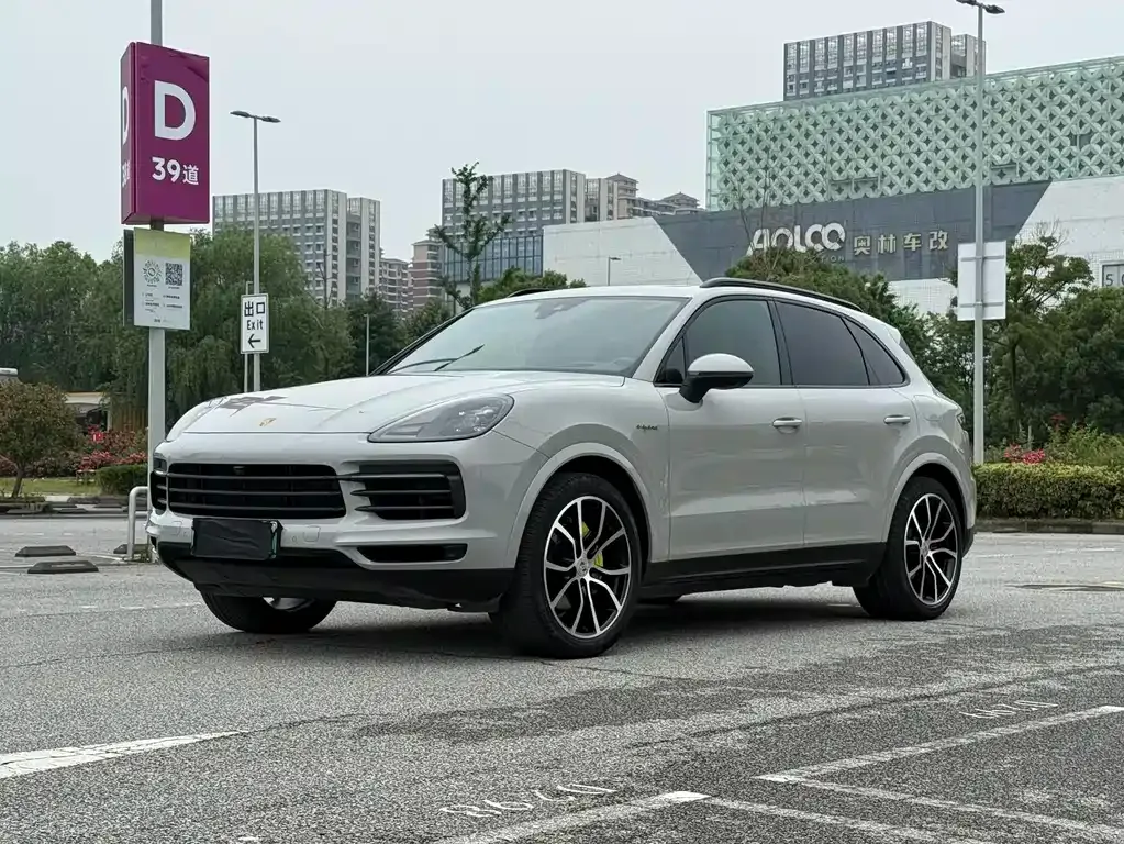 Porsche Cayenne Hybrid — фото 1