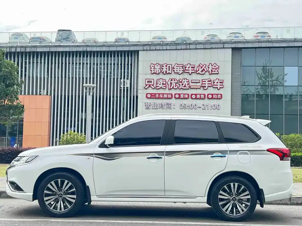 Mitsubishi Outlander — фото 5