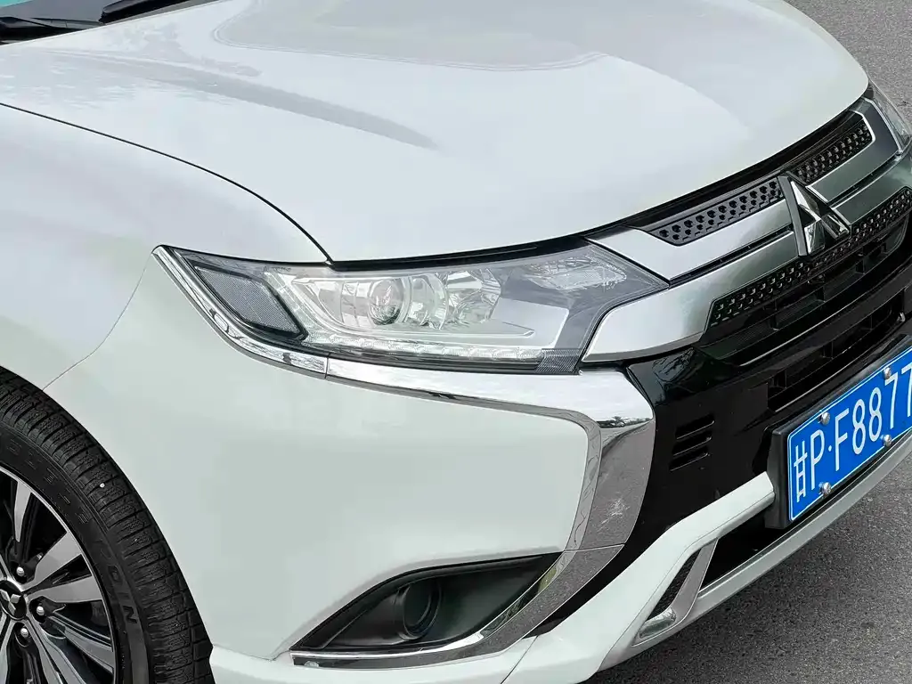 Mitsubishi Outlander — фото 6