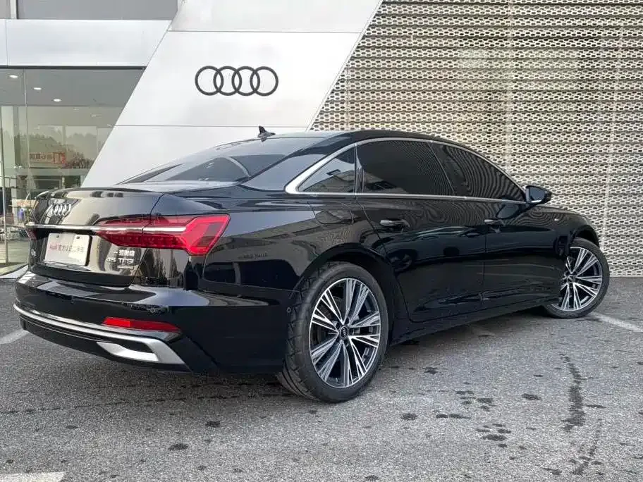 Audi A6L — фото 10