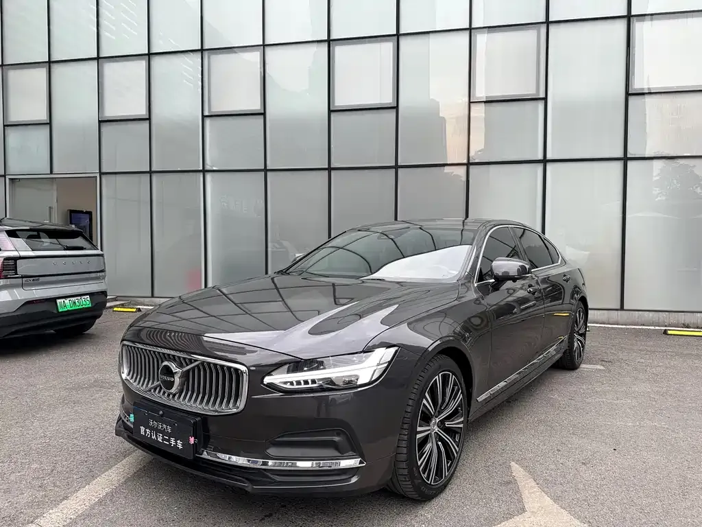 Volvo S90 — фото 1
