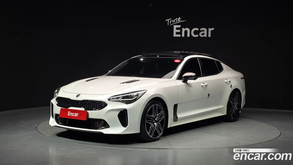 Kia Stinger — фото 1