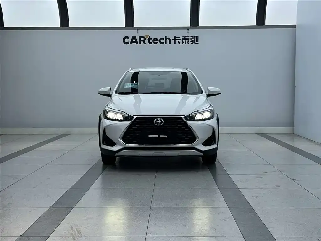 Toyota Yaris L — фото 2