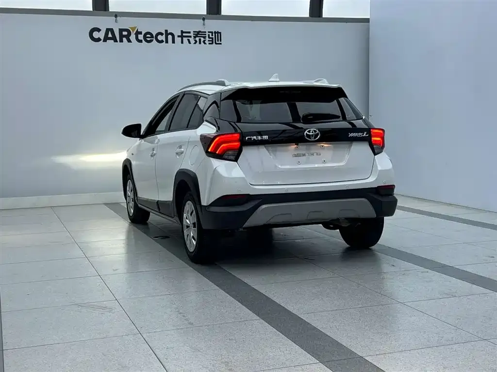 Toyota Yaris L — фото 9